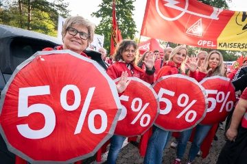 5 Prozent mehr Geld - Aktion von mehr als 600 Beschäftigten unterstreicht Entschiedenheit